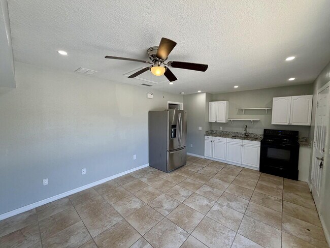 Photo - Cozy 1-Bedroom in Davenport – Utilities Included | $1,100/mo Unit B