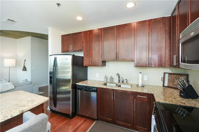 Building Photo - 855 Peachtree St NE Unit 2412 Rental
