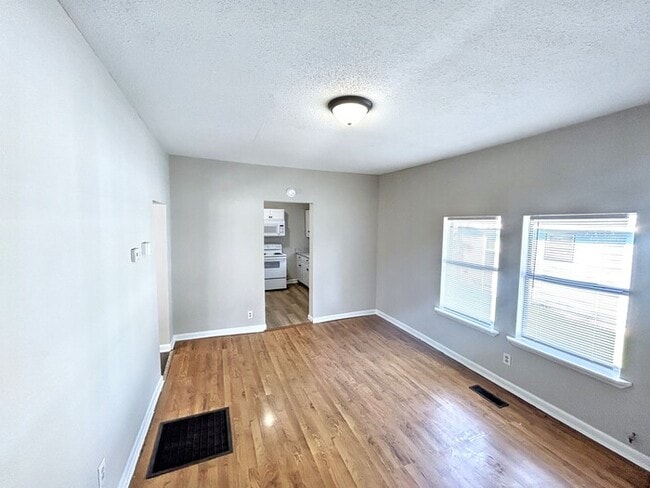 Photo - 430 Center St