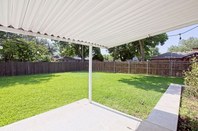Photo - 304 S Grove Rd