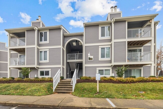Building Photo - Updated & Stylish Condo in the Heart of Virginia Beach