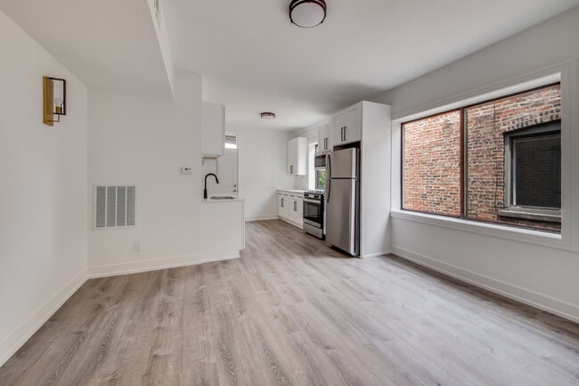 Photo - 3056 W Cortland St Unidad 103