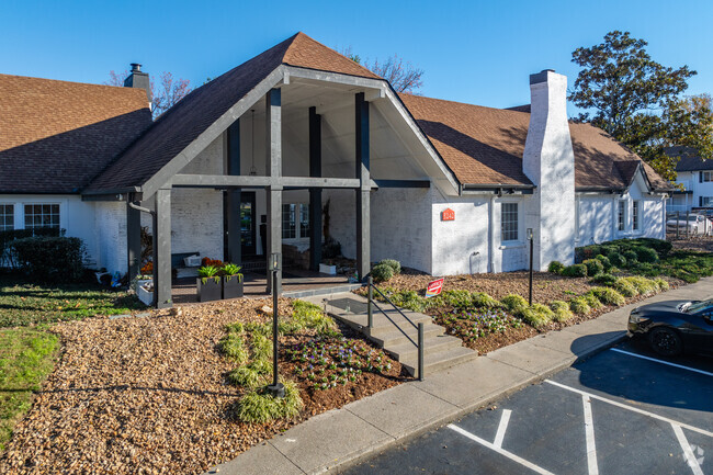 Building Photo - The Grove Brentwood Rental
