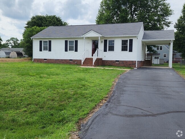 Building Photo - 3 Bedroom 2 Bath Brick Rancher in Mechanic... Rental