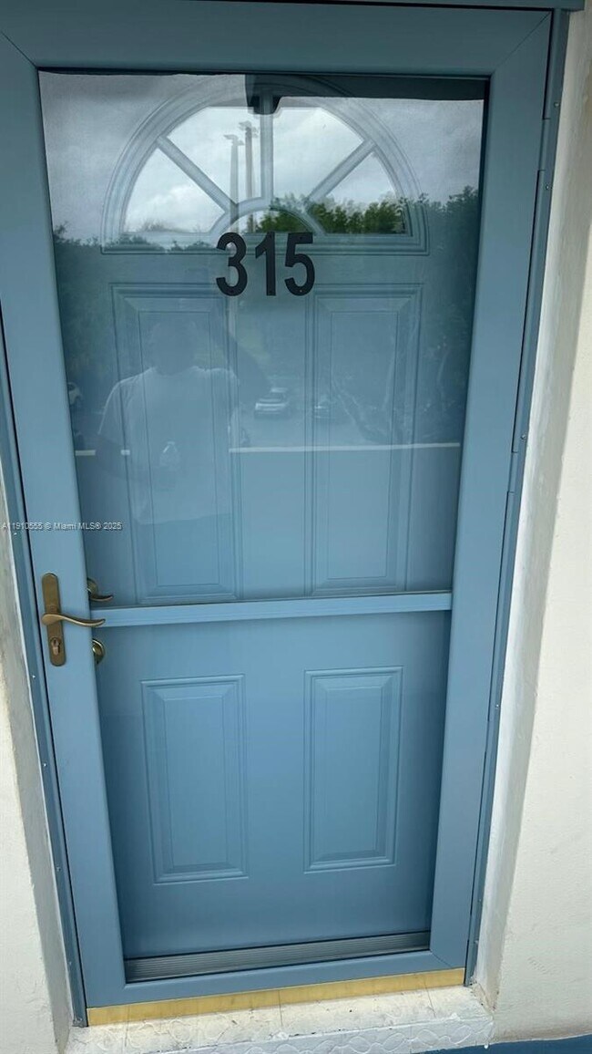 Photo - 1701 NE 191st St Unidad A315