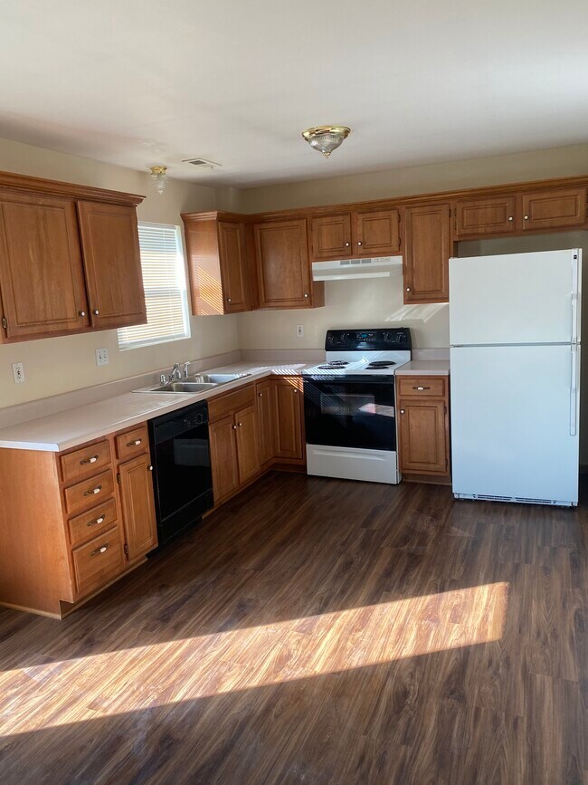 Kitchen - 107 S Walker St Townhome