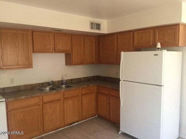 Photo - 1233 E Henry St Unit B