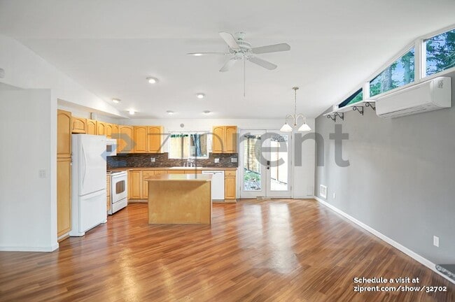 Photo - 5528 180th St SW