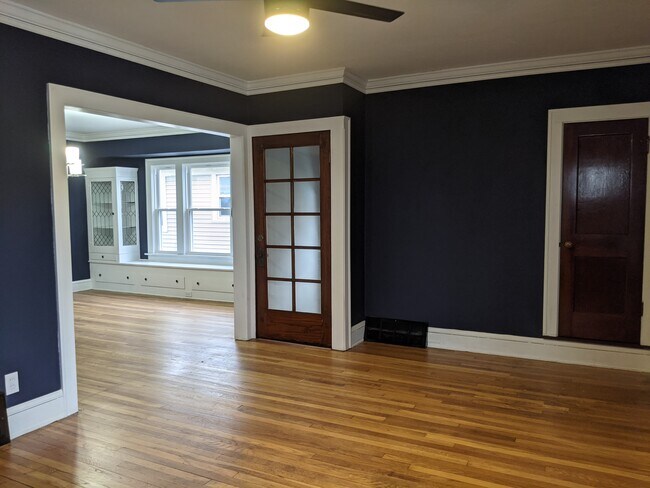 Photo - 2129 Bunts Rd Unit Upper