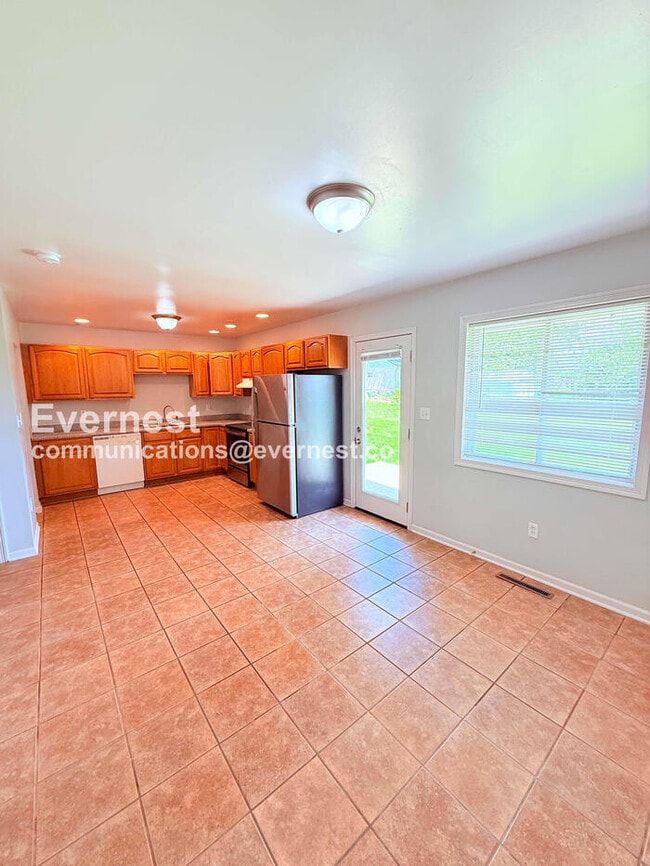 Photo - 2866 Hillgate Rd