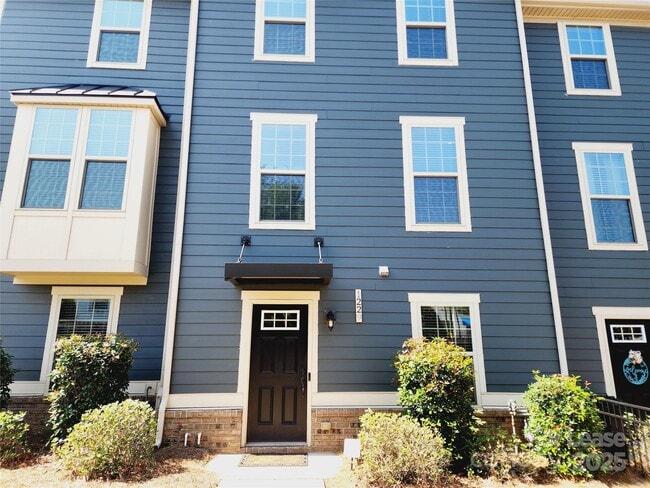 Building Photo - 1229 Queen Lyon Ct