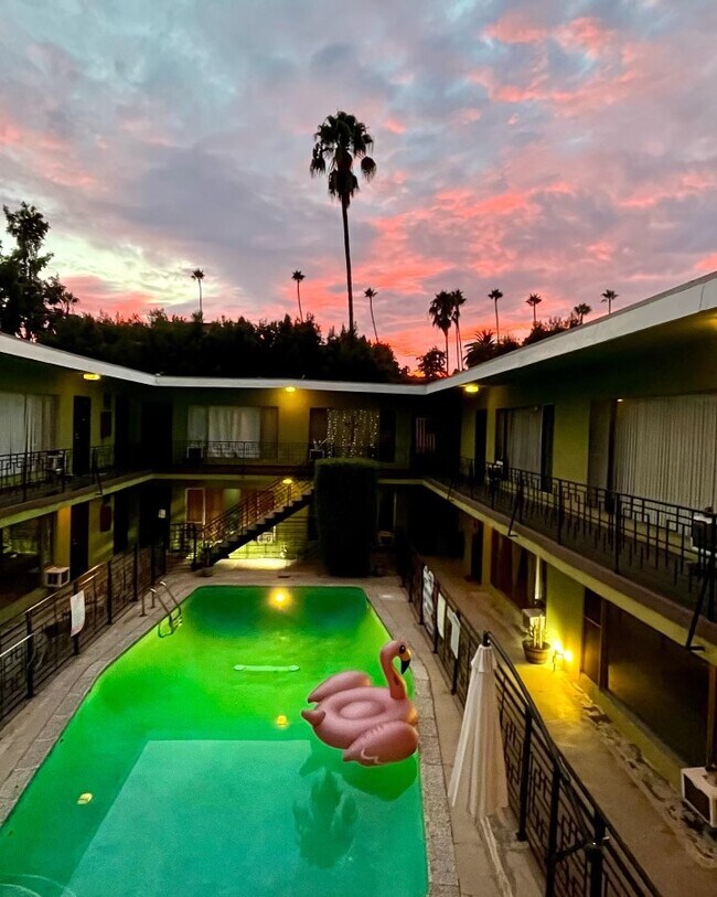Photo - Tropicanyon Apartments