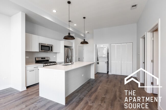 Photo - 2247 W Lawrence Ave Unit 402