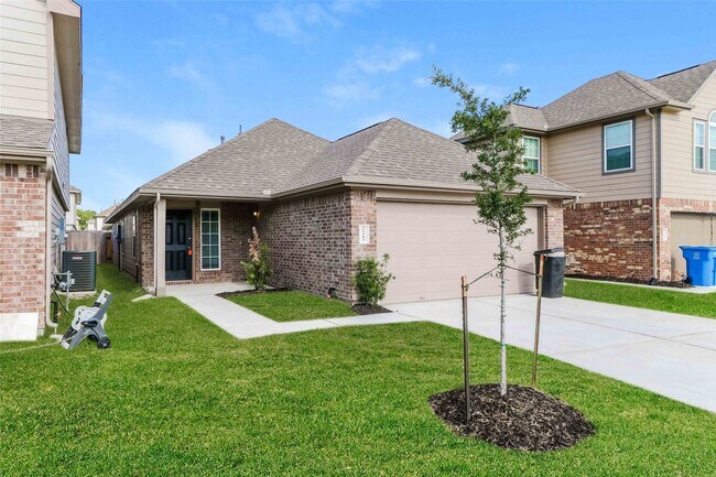 Photo - 25384 Claremont Hills Ln