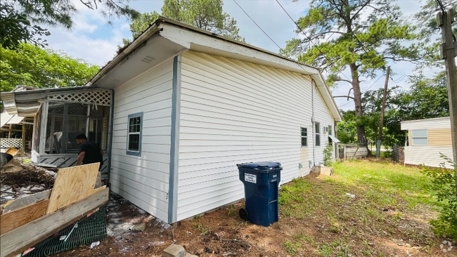 Building Photo - 12094 Canal St Rental