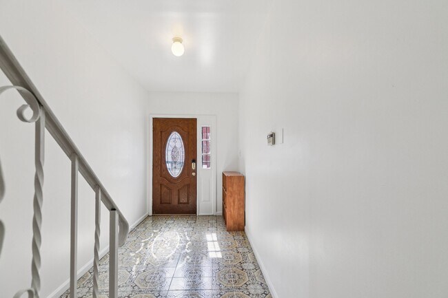 Photo - 3379 Frederick St