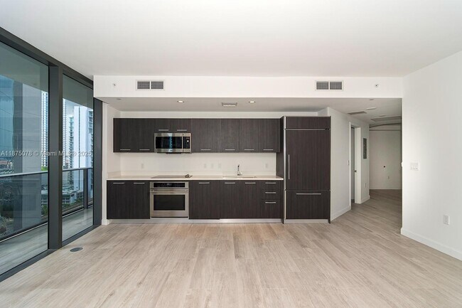 Photo - 55 SW 9th St Unidad 1606