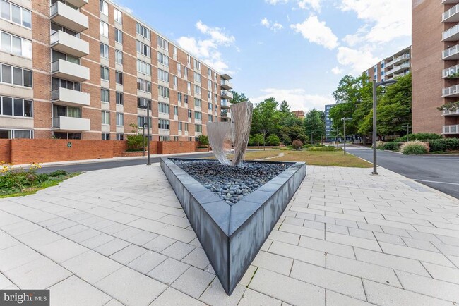 Photo - 2939 Van Ness St NW Unidad 1243