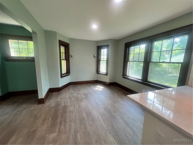 Photo - 909 James Ave