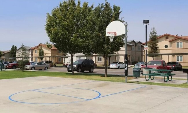 Building Photo - 600 Hosking Ave Unit D