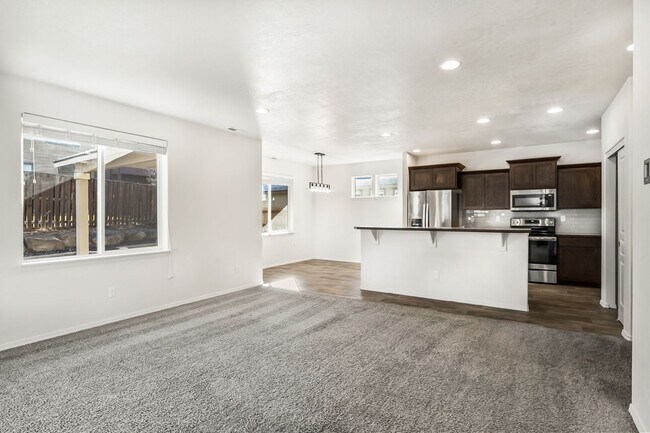 Photo - 3 Bedroom 2.5 Bath Charming Redmond Home