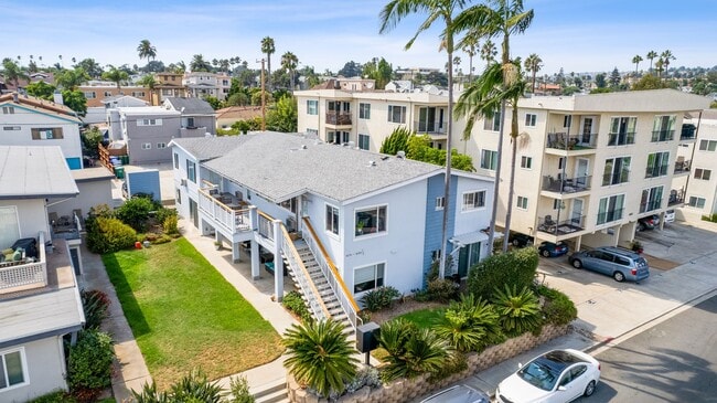 Building Photo - *OPEN HOUSE: 8/16 3-4PM* 2 Bed/1 Bath With... Unit 4076 1/2