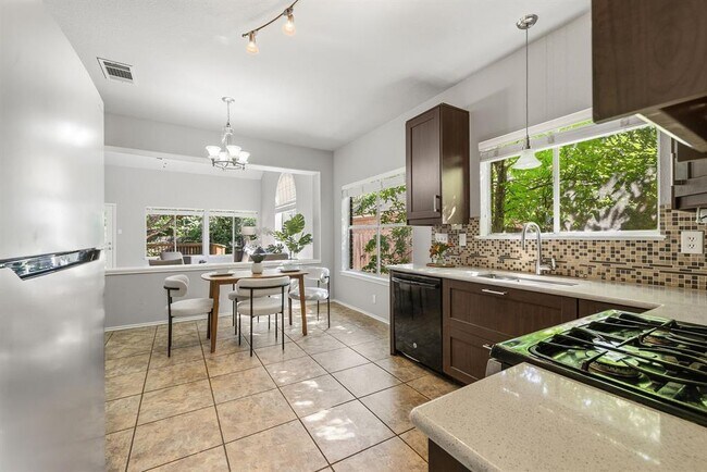 2402 Sparrow Dr