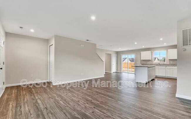 Photo - 8 Torrington Dr