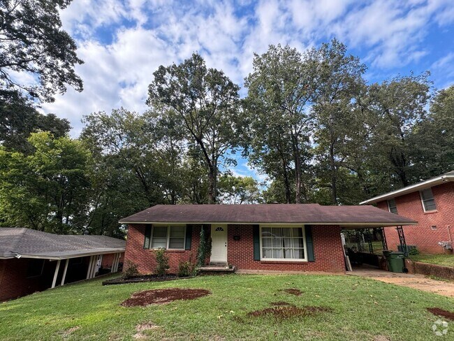 Building Photo - Super Cute home in Forest Hills