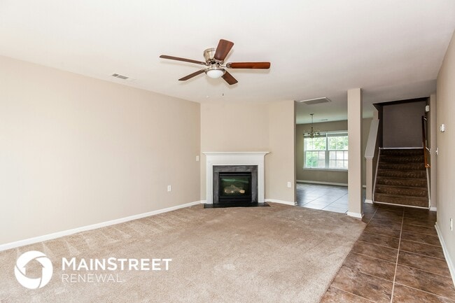 Photo - 701 Waterlemon Way