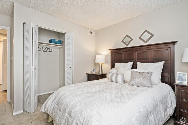 2BR, 2BA - 1000SF - Guest Bedroom