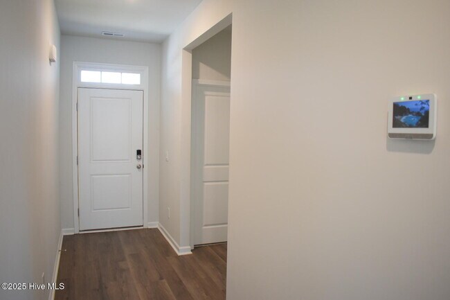Photo - 832 Delta Ct
