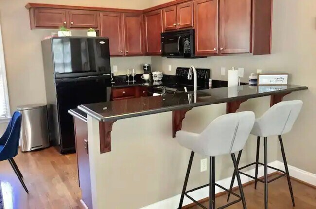 Kitchen - 560 Morgan St NE