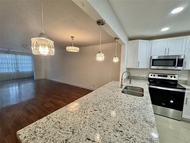 Photo - 2821 Somerset Dr Unit 216