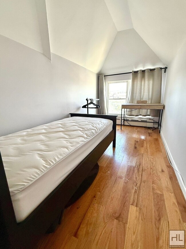 Photo - EAST TREMONT AVENUE Unit 1