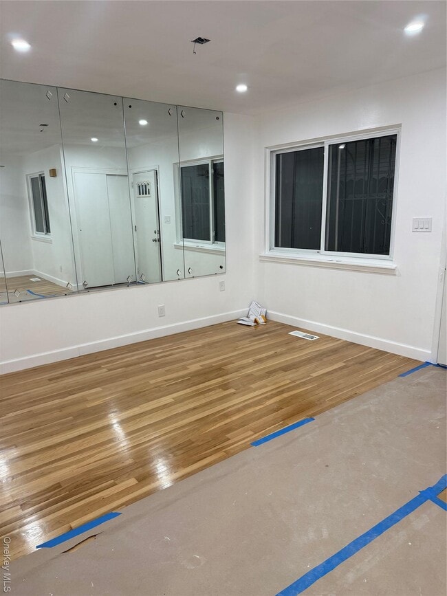 Photo - 108-32 175th St