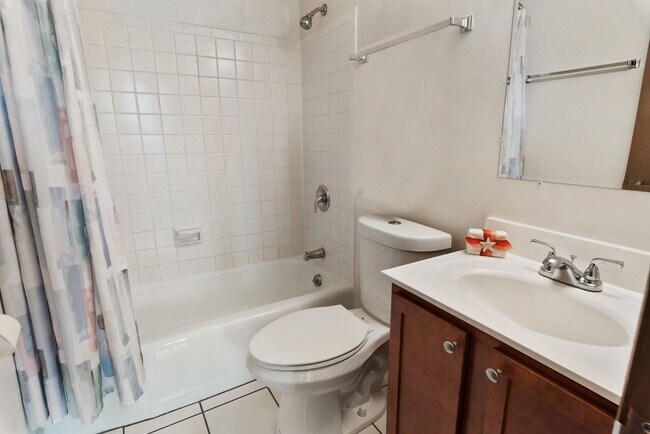 Photo - 3575 N Oakland Ave Unit 207