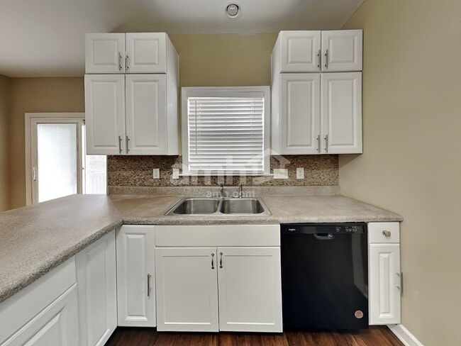 Photo - 105 Woodland Dr