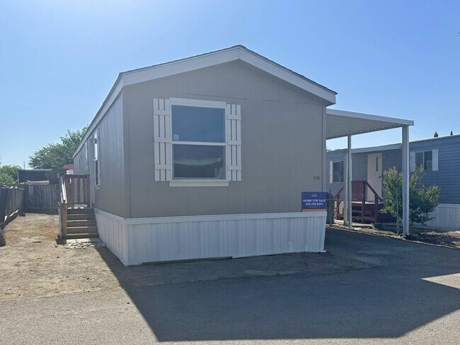 Photo - 1470 Elizabeth St