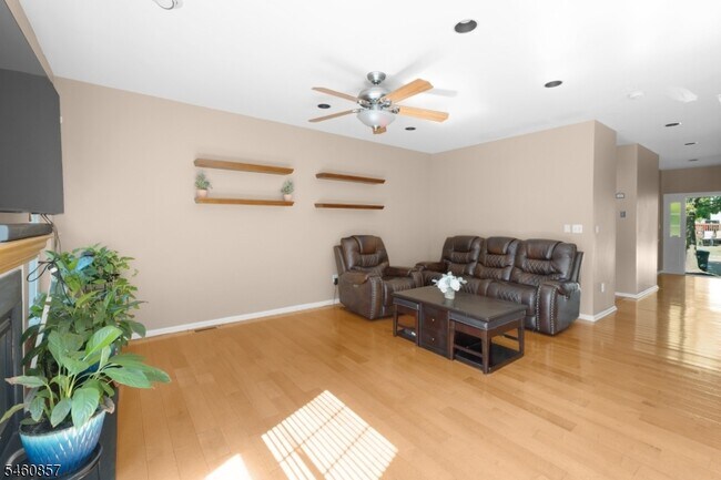 Photo - 111 Cardigan Ct