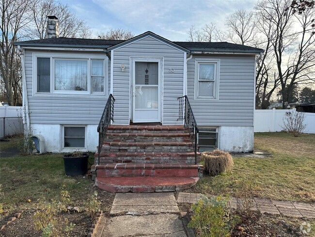 Building Photo - 30 Gates Ave Rental