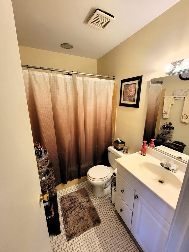 Photo - 800 Roehampton Ct