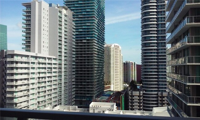 Center view - 1111 SW 1st Ave Unit 3816