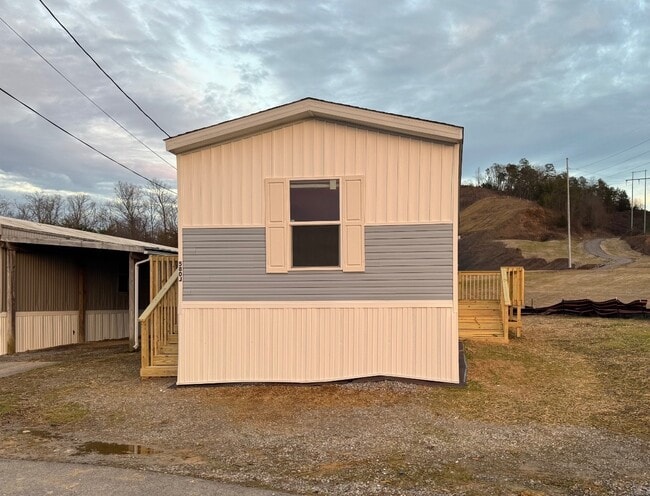 Photo - 580 Jessica Way