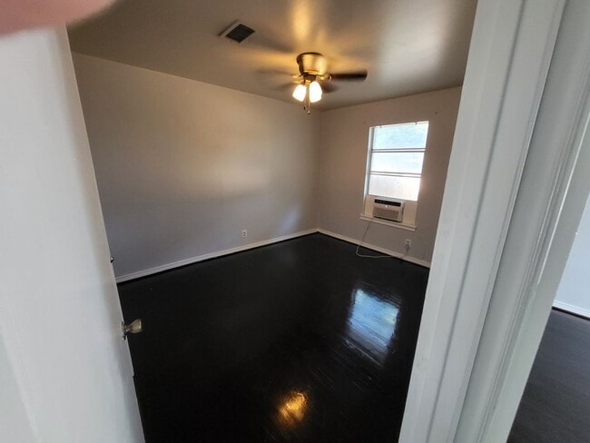 Photo - 510 Cynisca St
