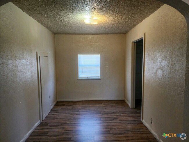 Building Photo - 1312 Carol Way Rental