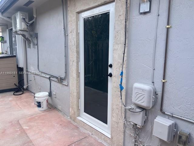 Building Photo - 7800 SW 36th St Unit 1