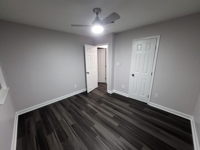 Photo - 6215 Edward St