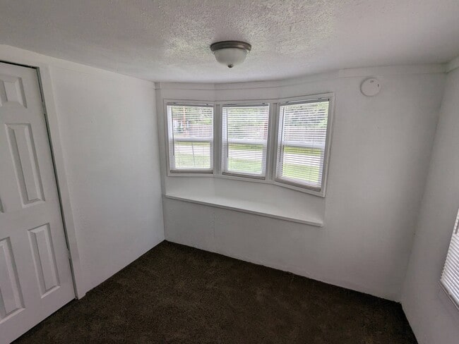 Photo - 300 Royal Way