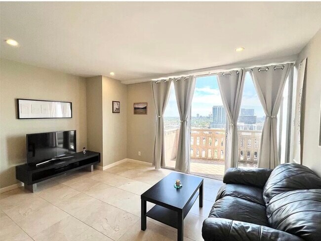 Photo - 2016 Main St Unidad 1708